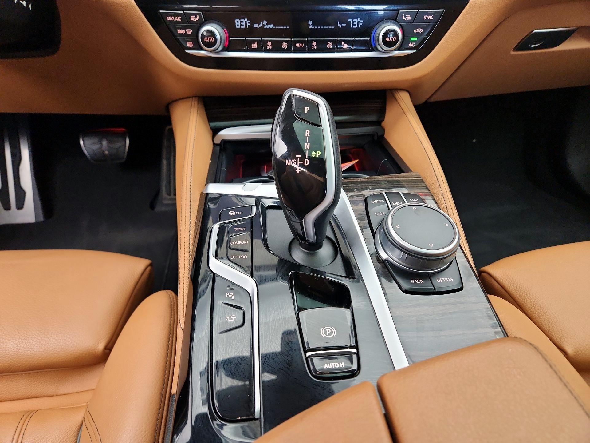 Thumbnail: 2021 BMW 5 Series - 18