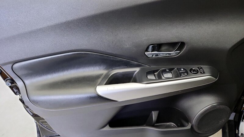 2020 Nissan Kicks SR 12