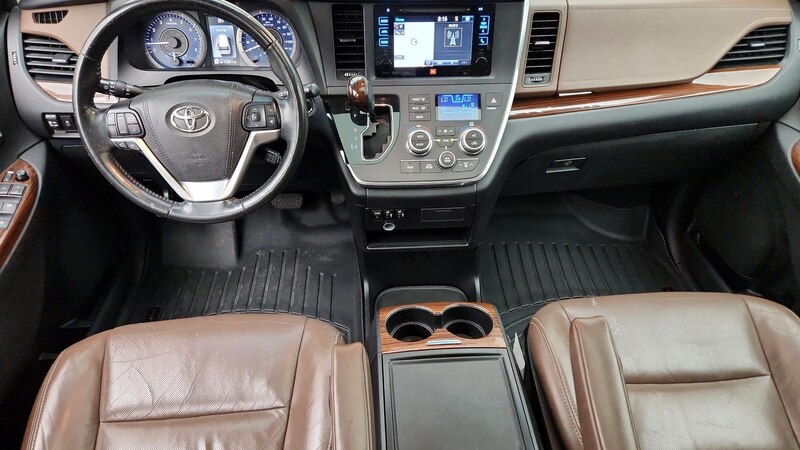 2017 Toyota Sienna Limited 9