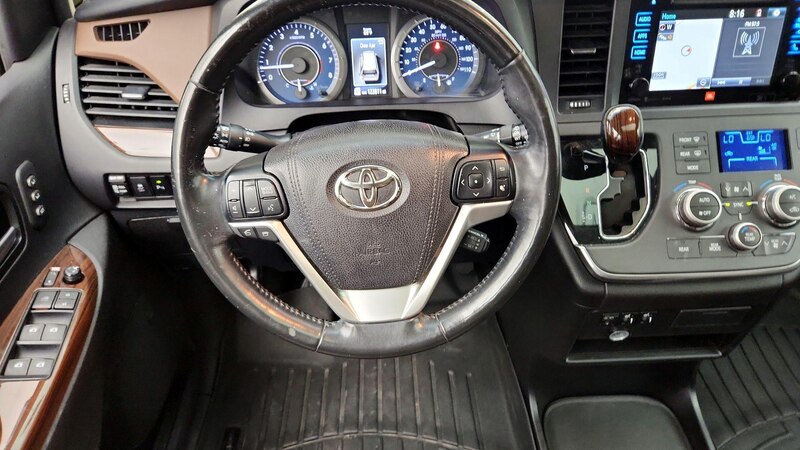 2017 Toyota Sienna Limited 10
