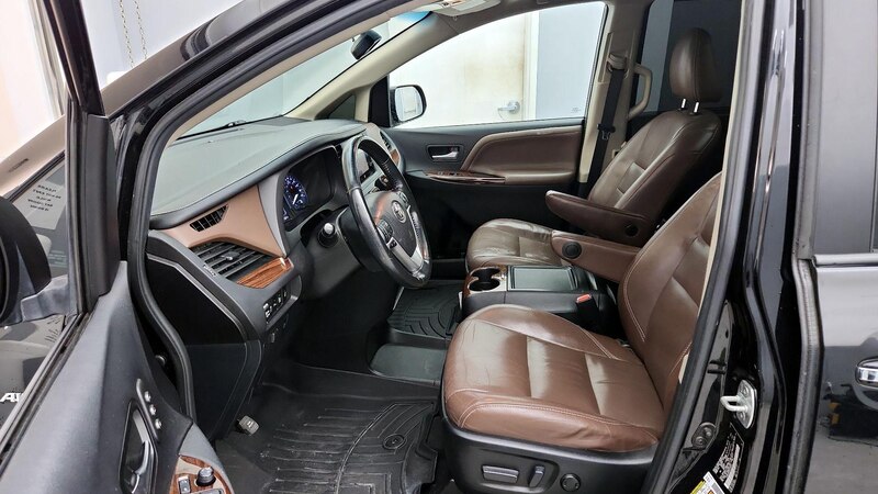2017 Toyota Sienna Limited 11