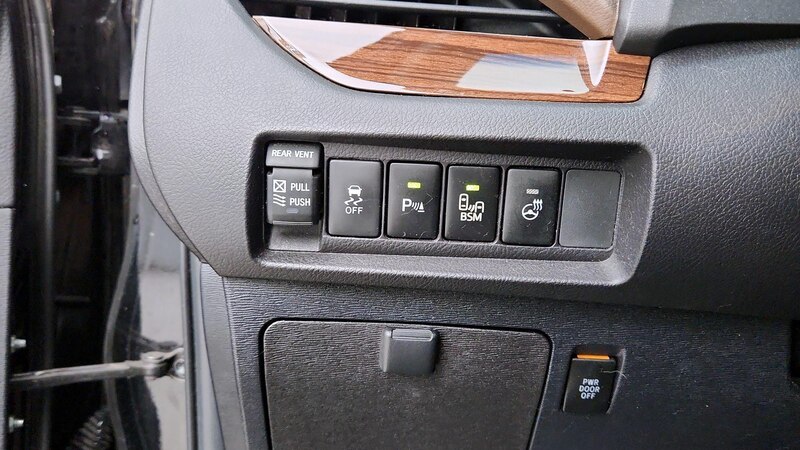 2017 Toyota Sienna Limited 13