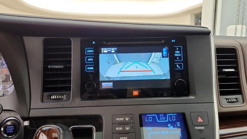 2017 Toyota Sienna Limited 15