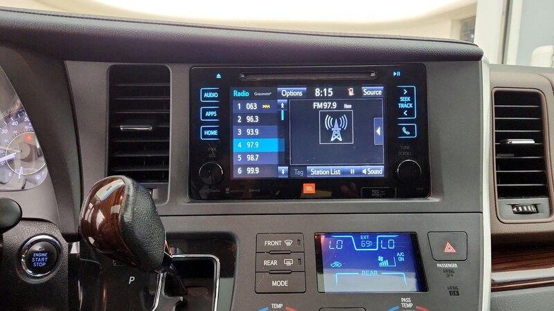 2017 Toyota Sienna Limited 16