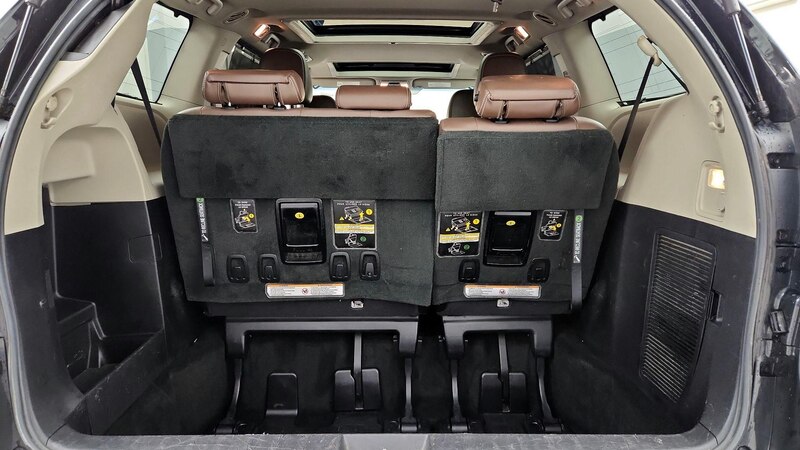 2017 Toyota Sienna Limited 23