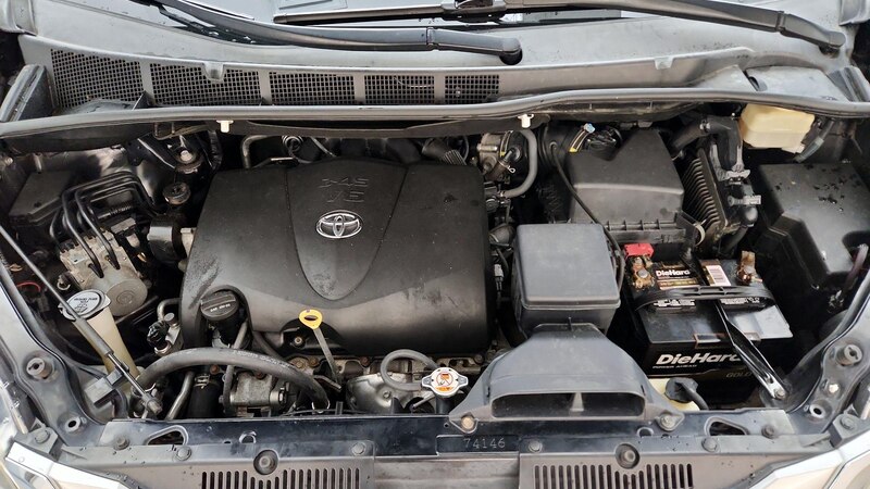2017 Toyota Sienna Limited 24