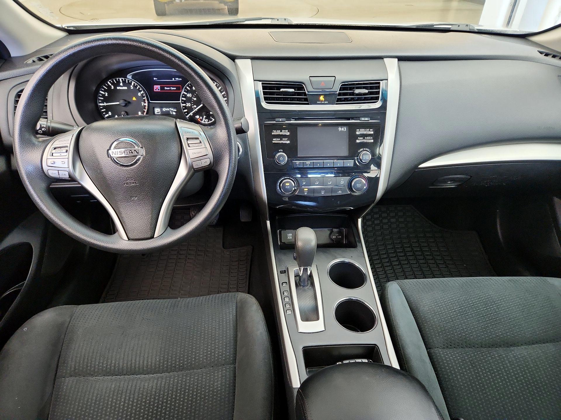 Thumbnail: 2015 Nissan Altima - 9