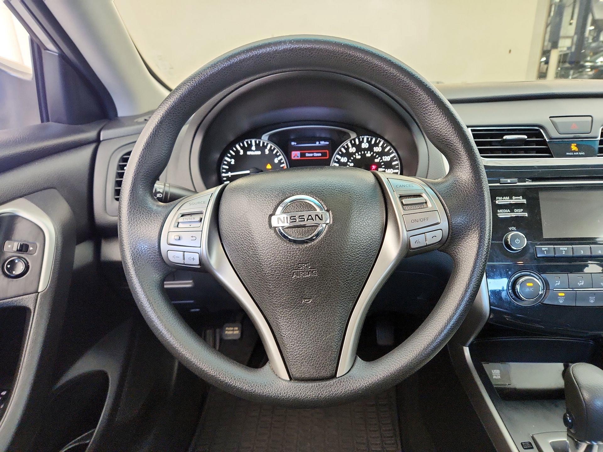 Thumbnail: 2015 Nissan Altima - 10