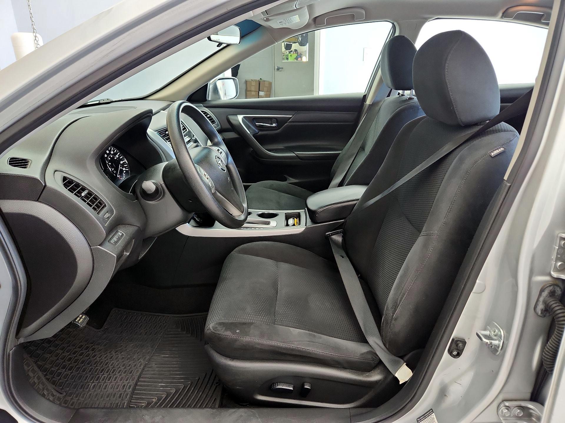 Thumbnail: 2015 Nissan Altima - 11