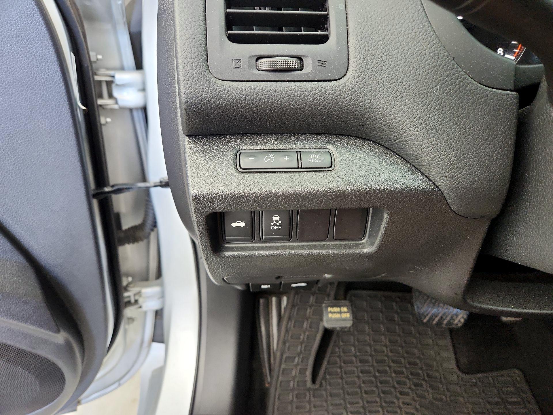 Thumbnail: 2015 Nissan Altima - 13