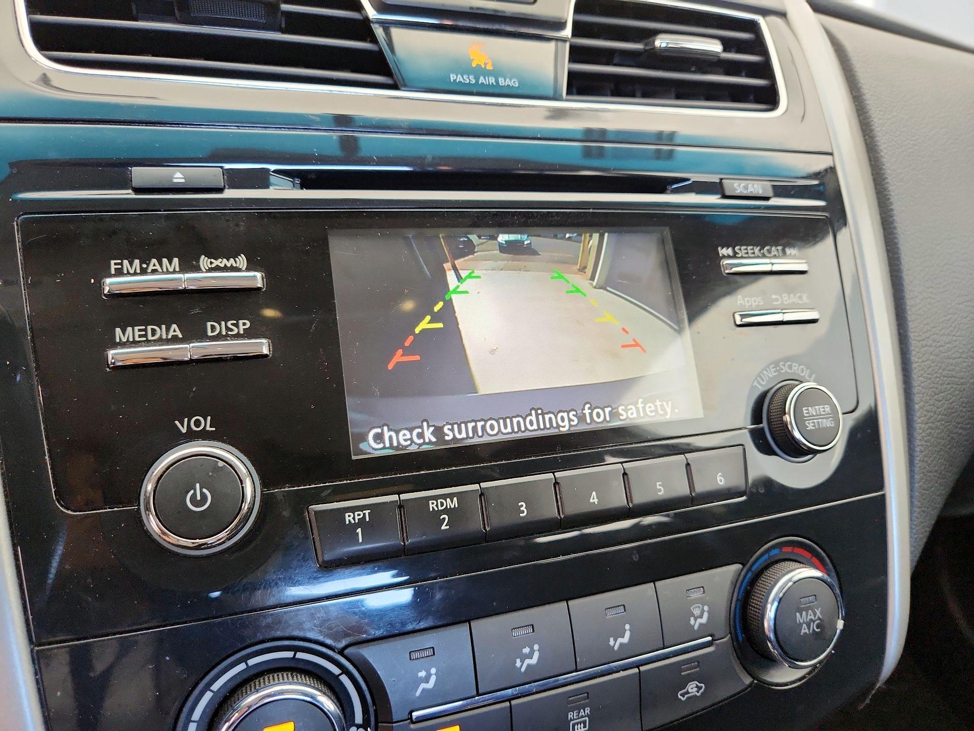 Thumbnail: 2015 Nissan Altima - 14