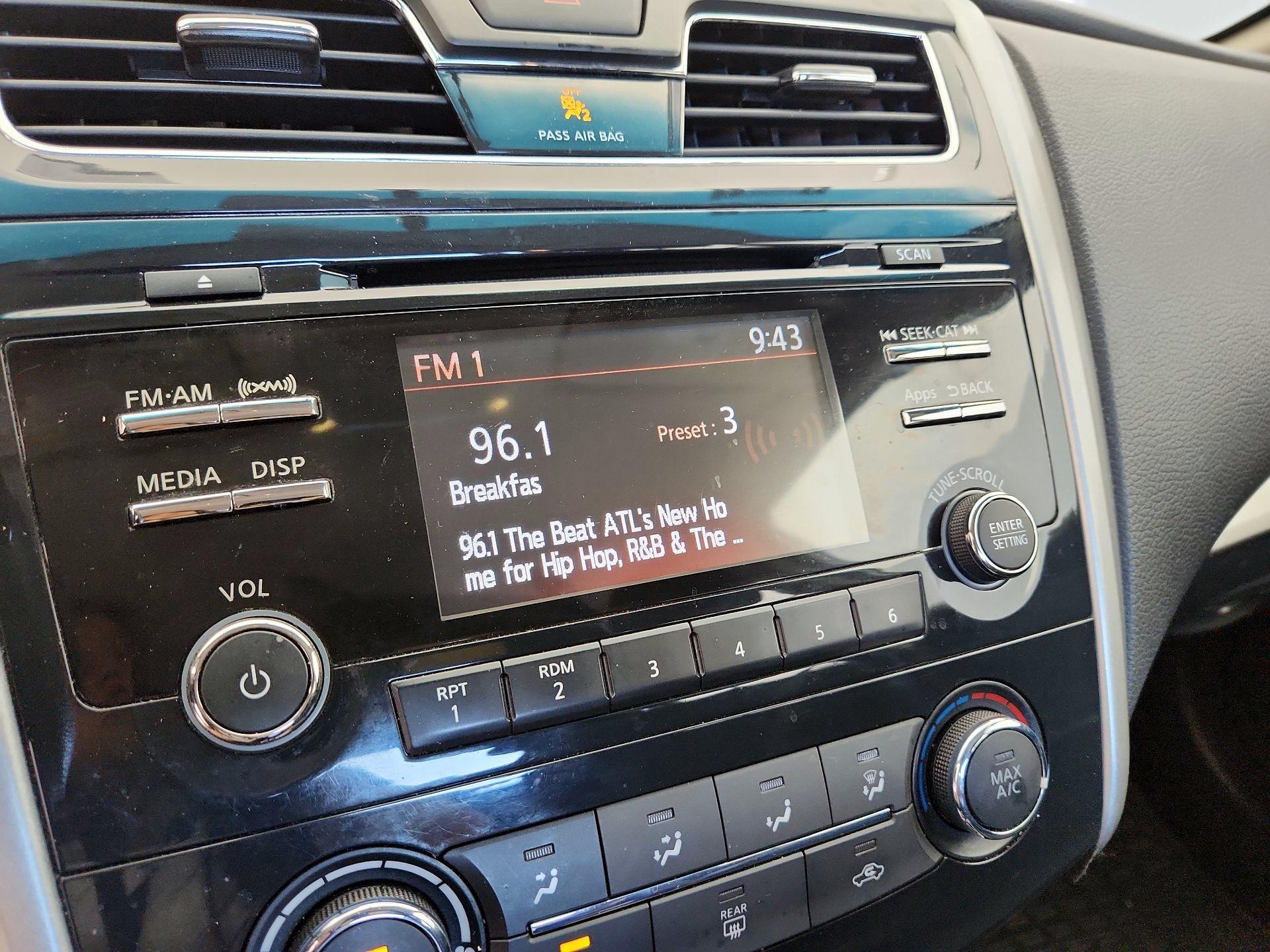 Thumbnail: 2015 Nissan Altima - 15