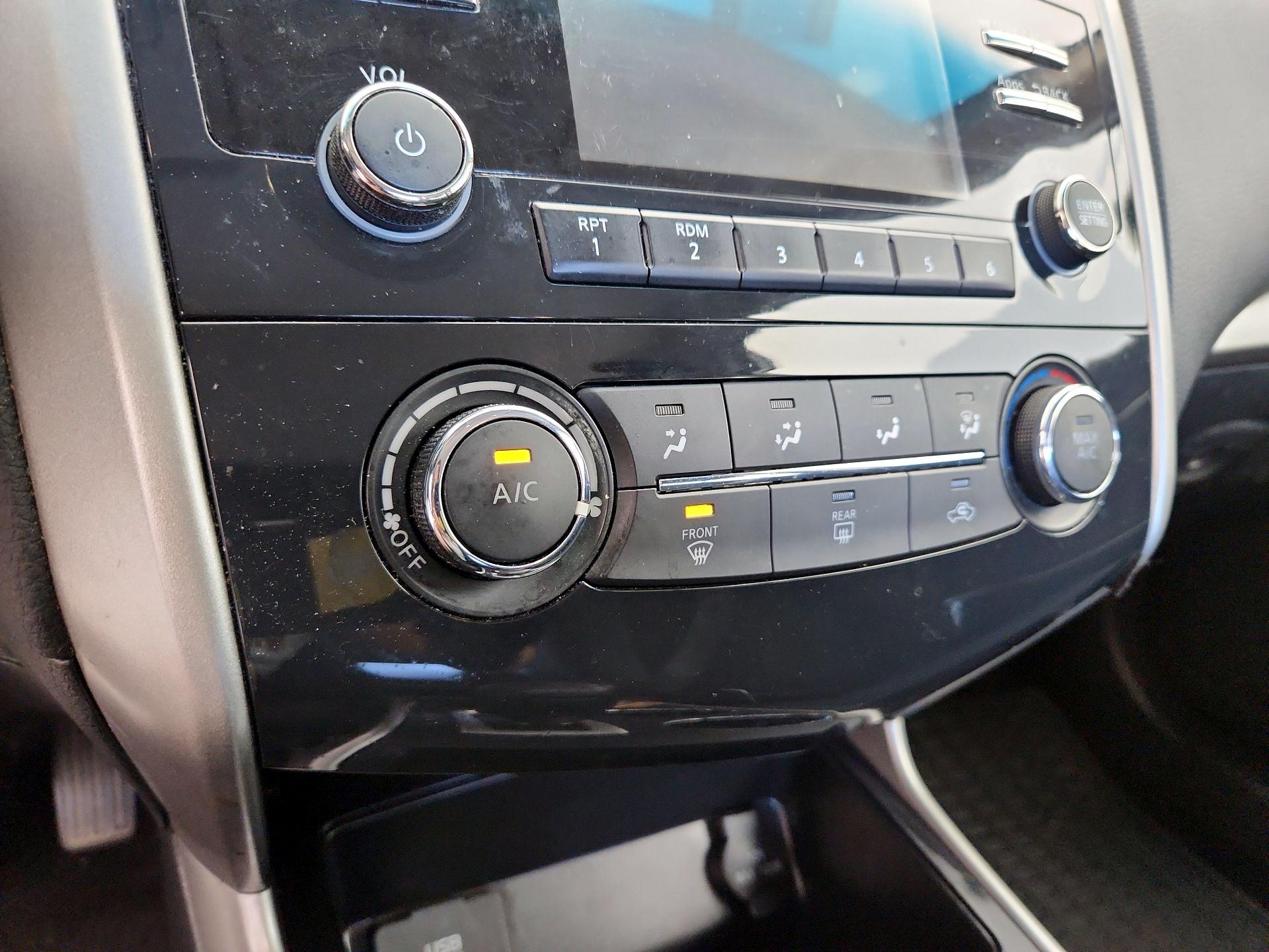 Thumbnail: 2015 Nissan Altima - 16