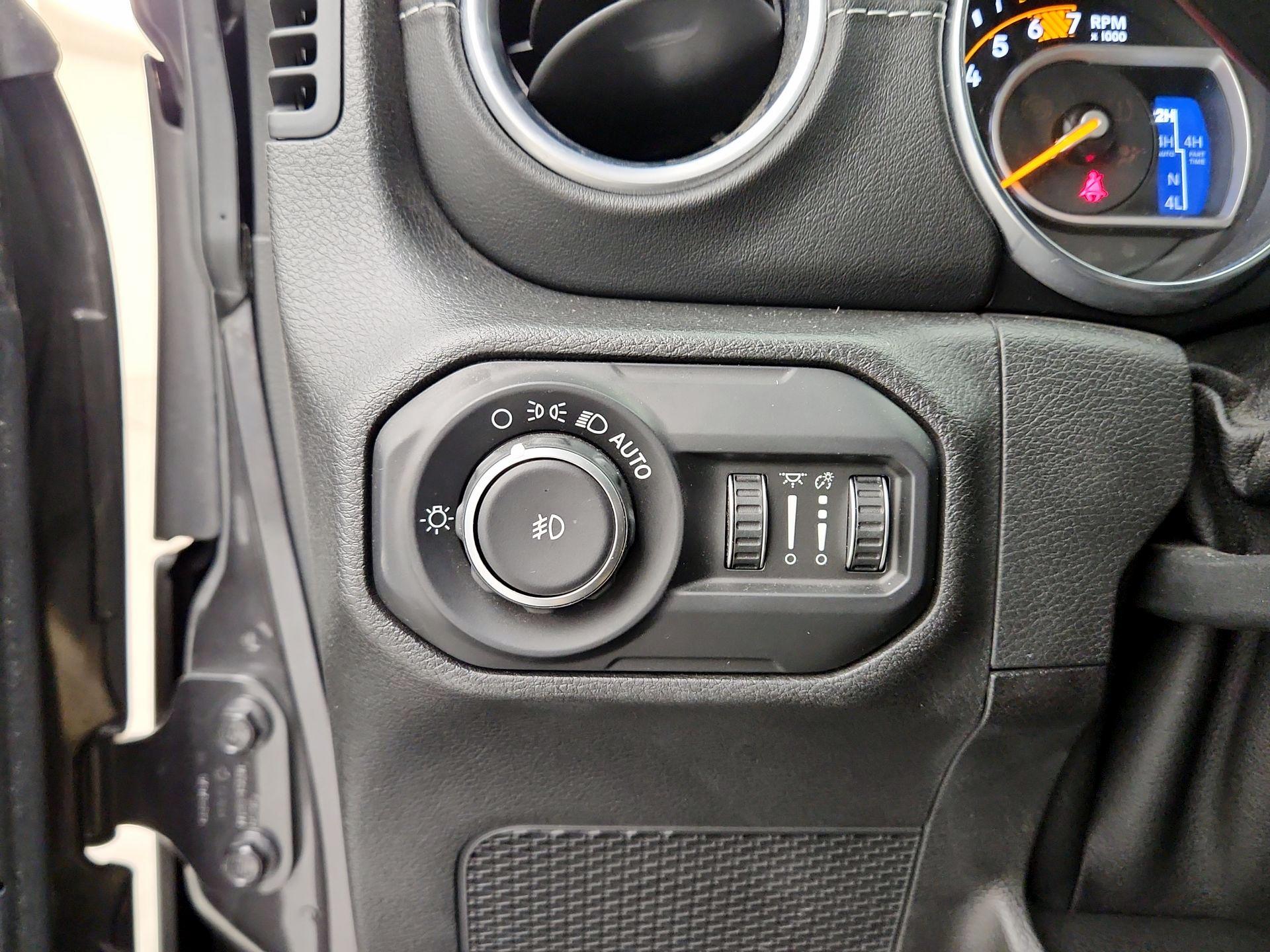 Thumbnail: 2018 Jeep Wrangler - 13