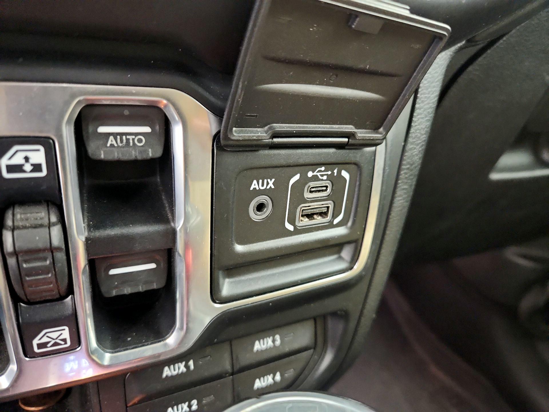 Thumbnail: 2018 Jeep Wrangler - 19