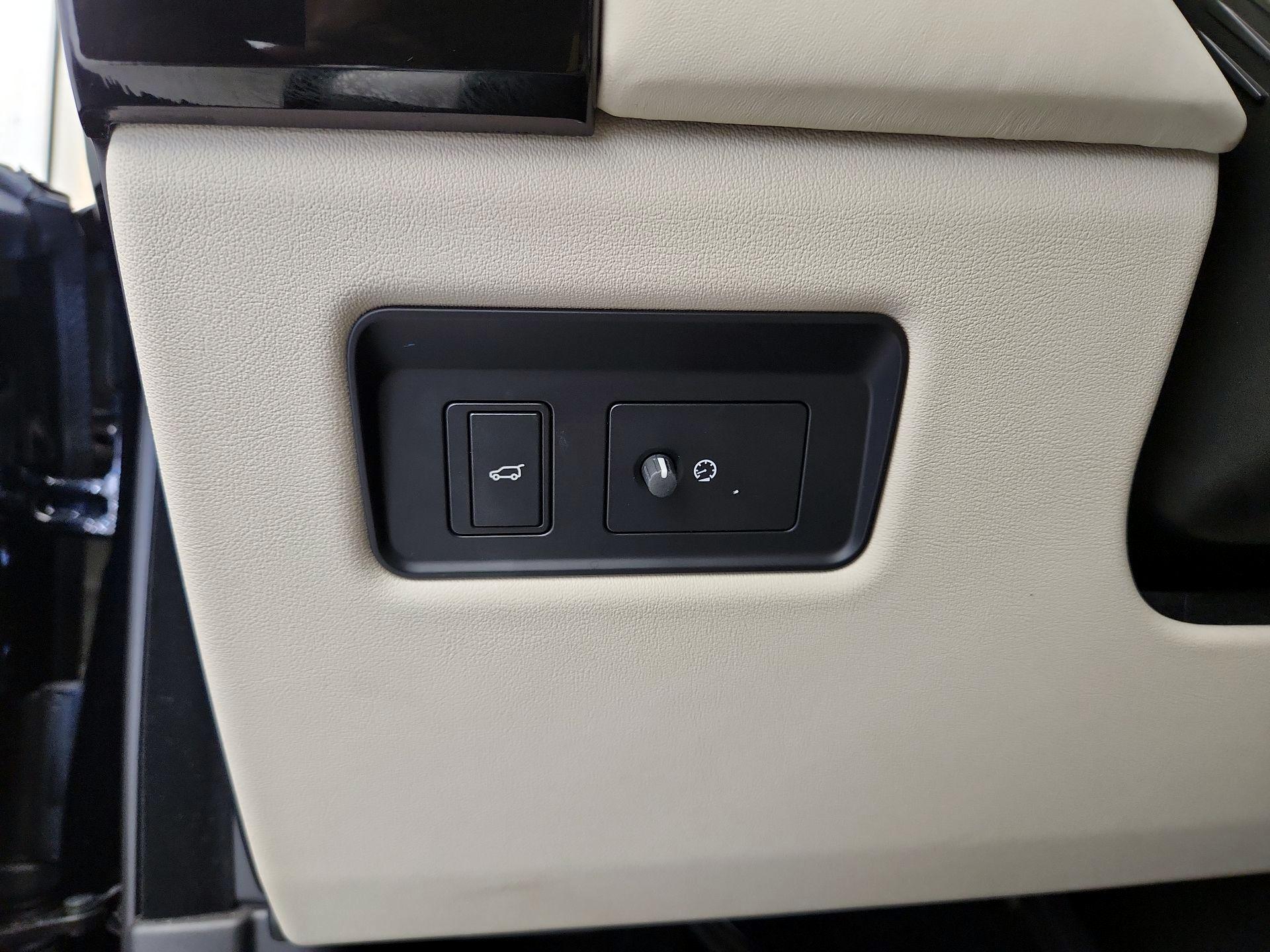 Thumbnail: 2020 Land Rover Range Rover - 13