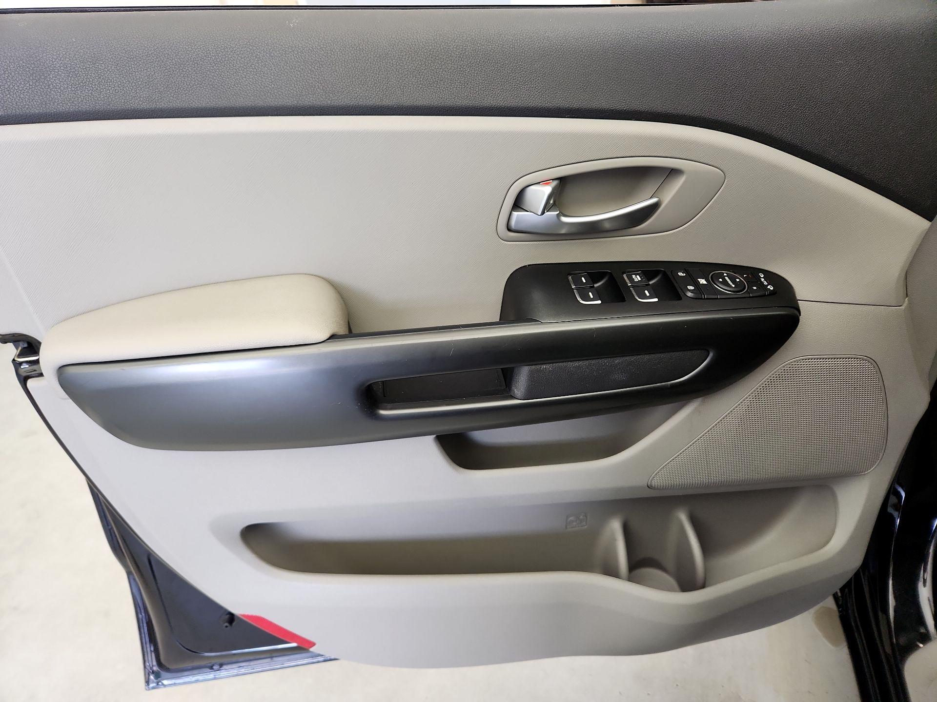 Thumbnail: 2018 Kia Sedona - 12
