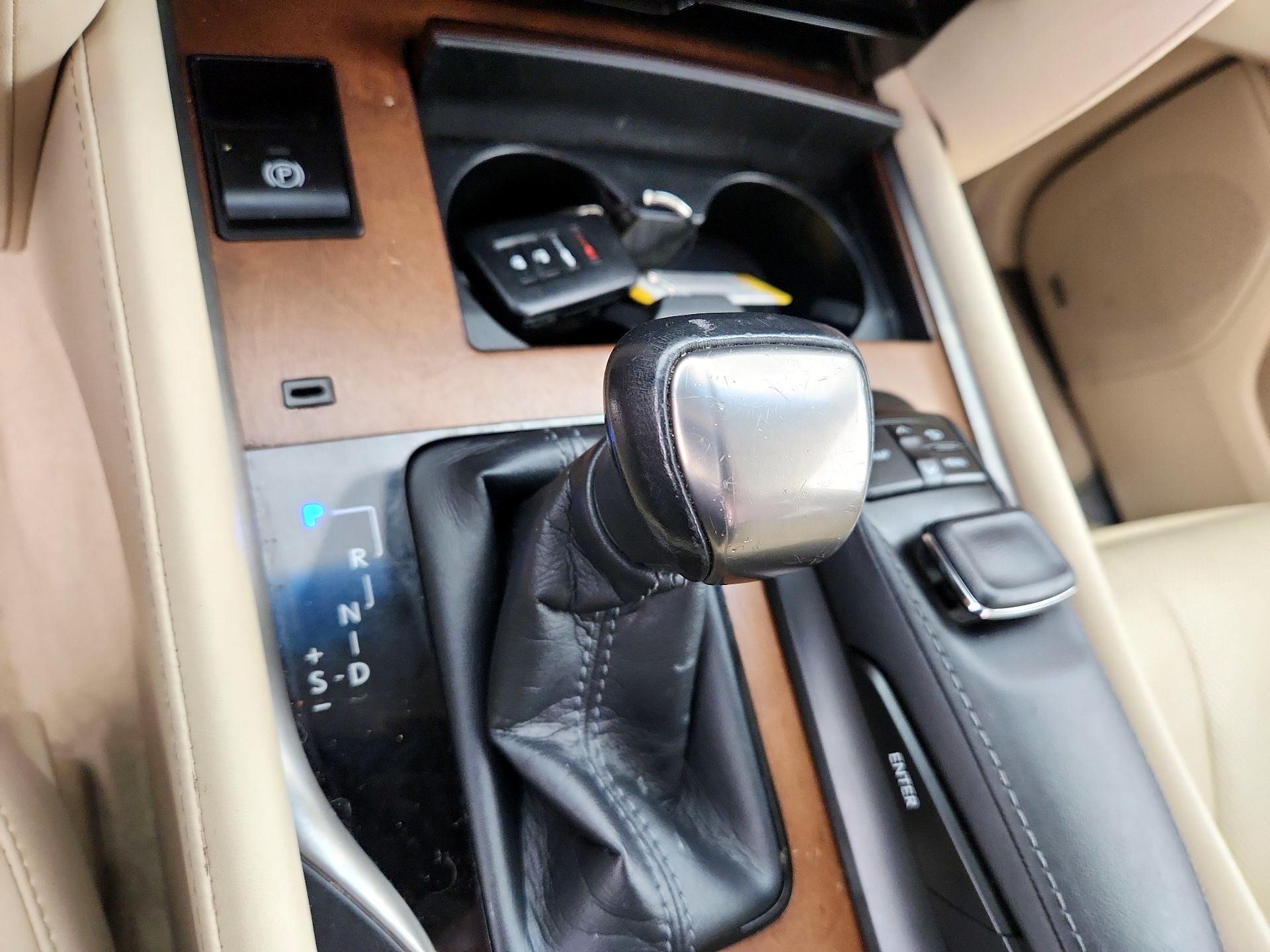 Thumbnail: 2017 Lexus LX - 18