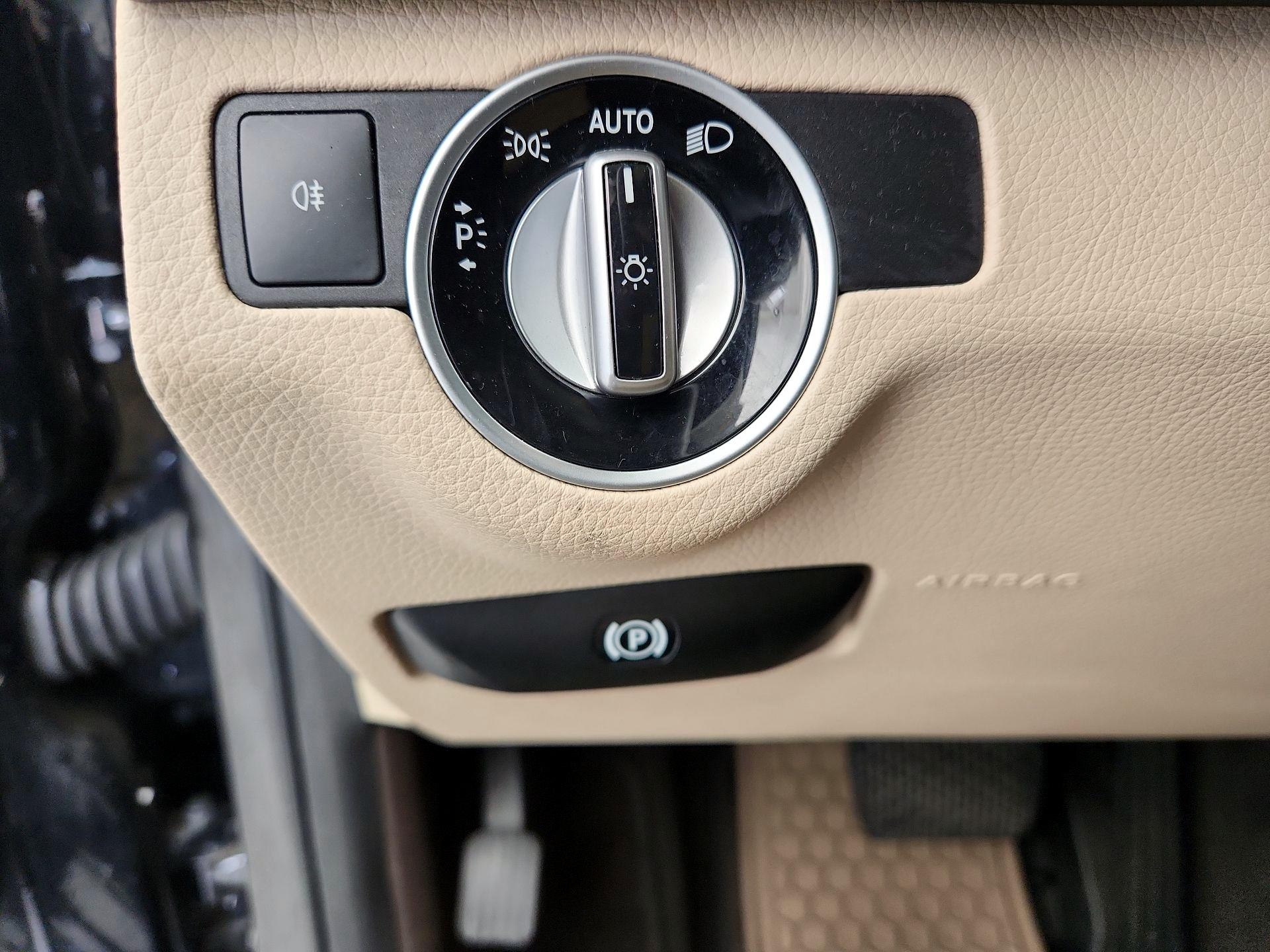 Thumbnail: 2015 Mercedes-Benz GLK - 13