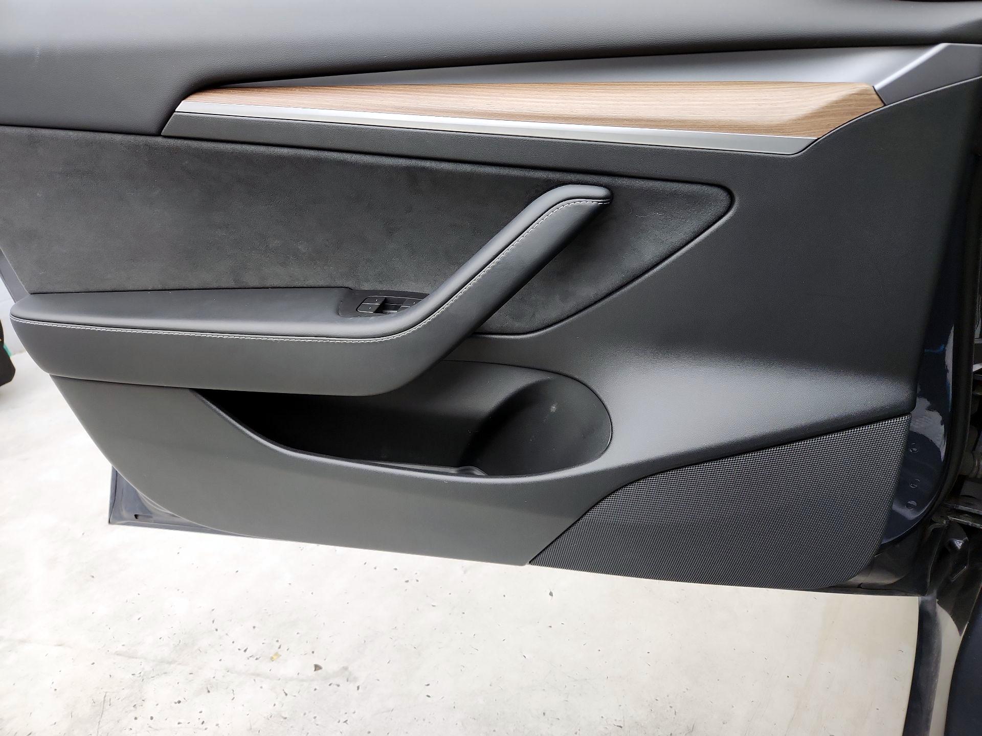 Thumbnail: 2022 Tesla Model 3 - 12