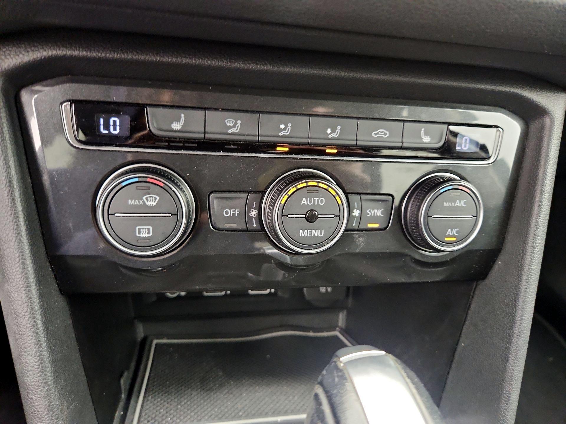 Thumbnail: 2018 Volkswagen Tiguan - 16