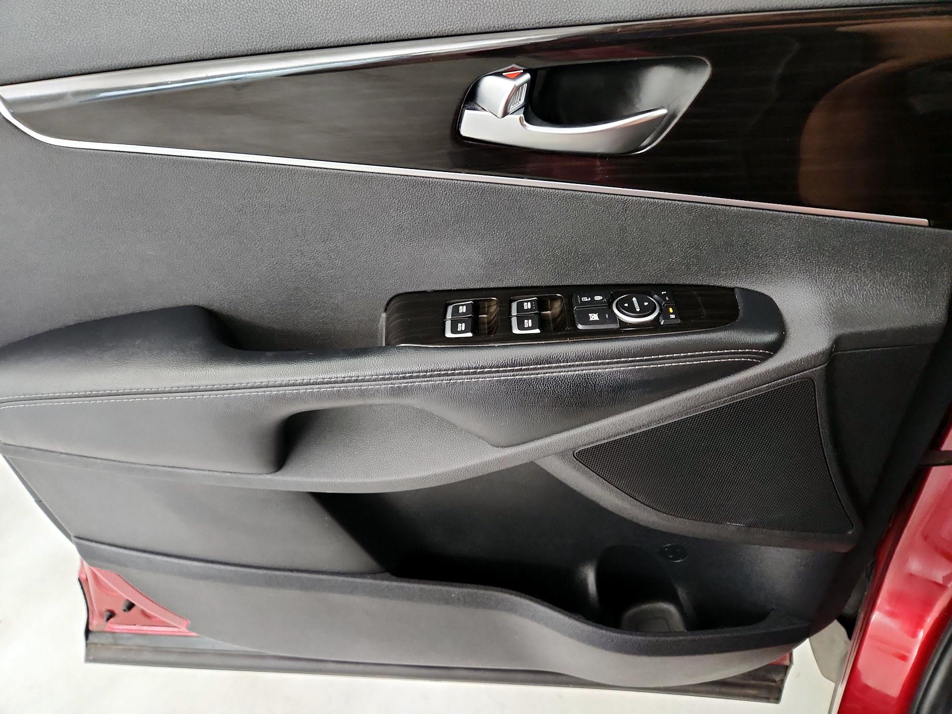 Thumbnail: 2020 Kia Sorento - 12