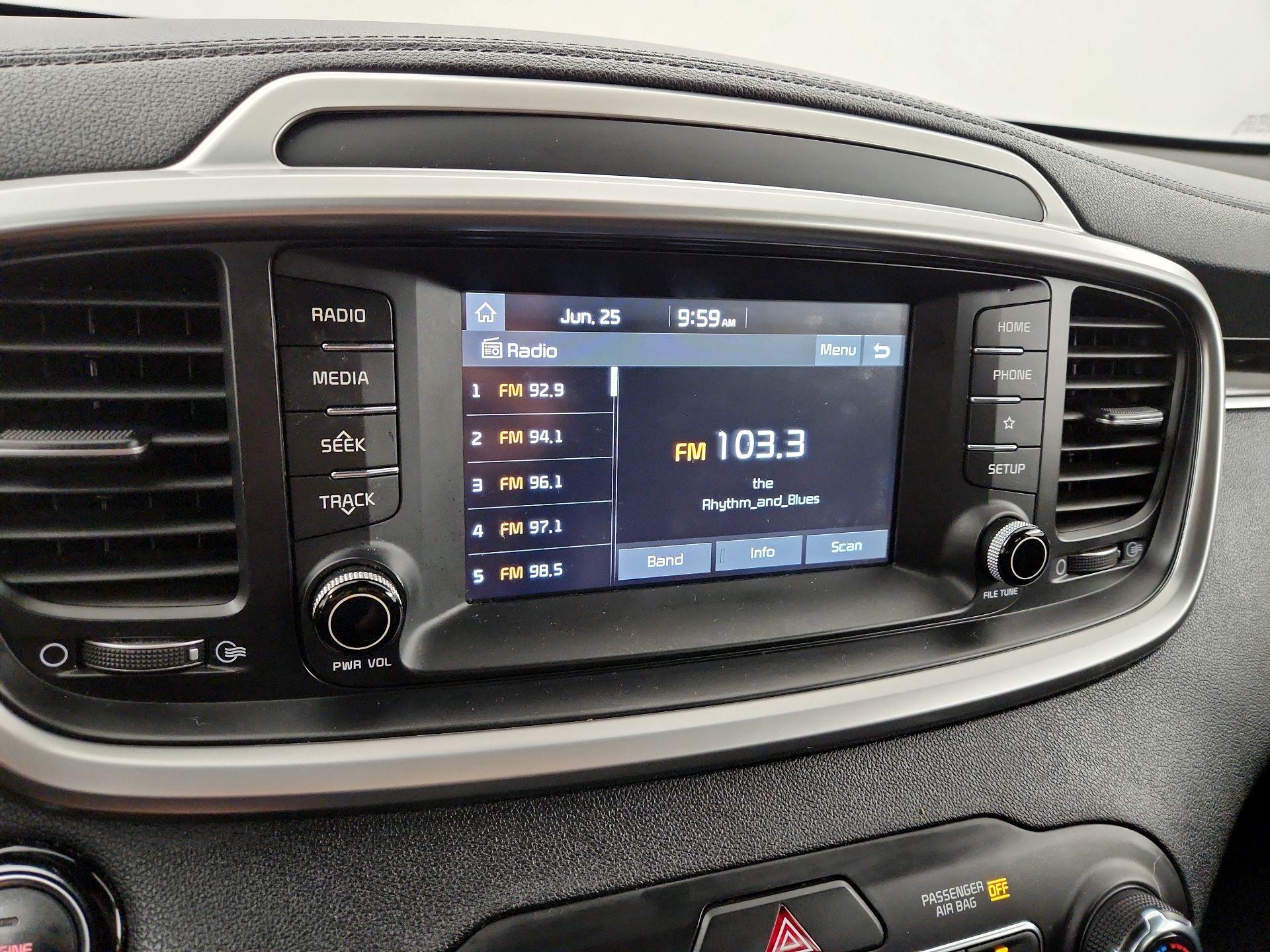 Thumbnail: 2020 Kia Sorento - 15