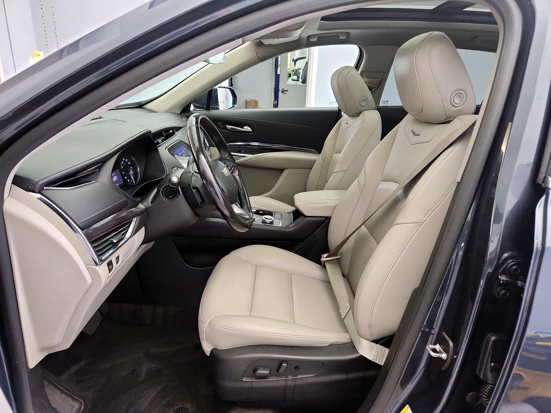 Thumbnail: 2019 Cadillac XT4 - 11