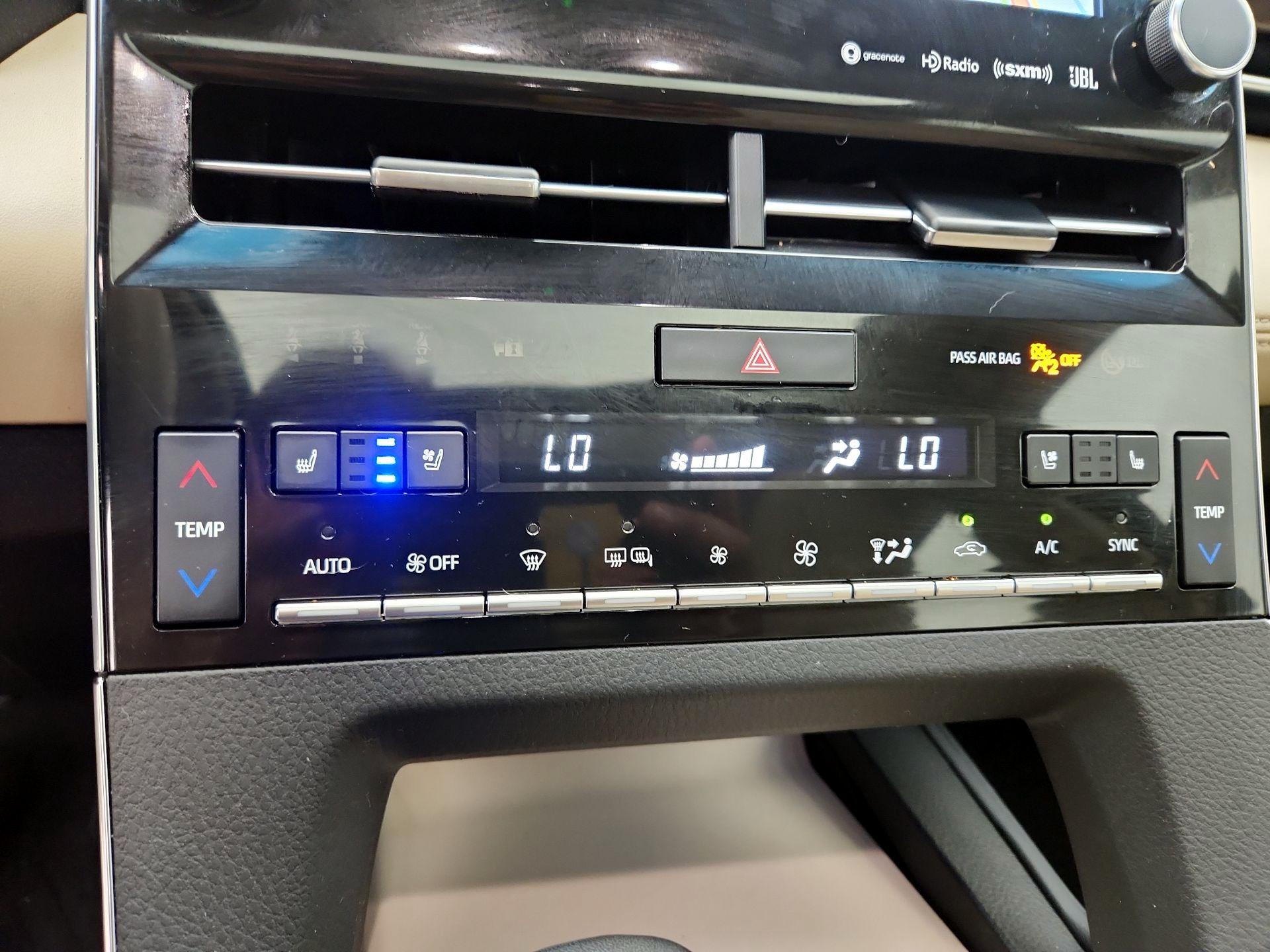 Thumbnail: 2020 Toyota Avalon - 16