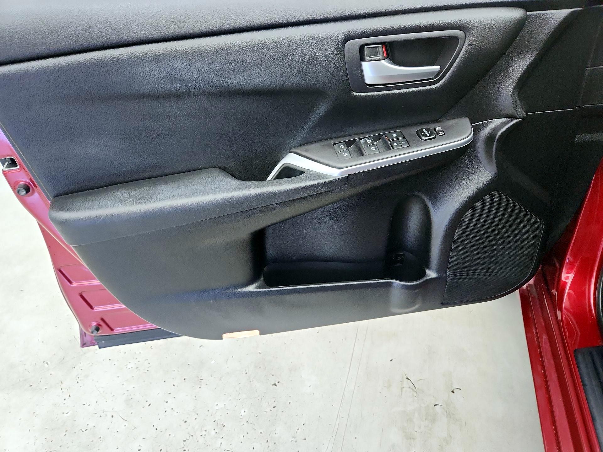 Thumbnail: 2015 Toyota Camry - 12