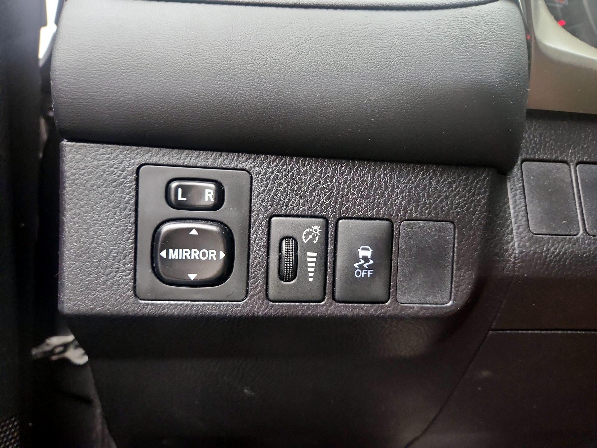 Thumbnail: 2015 Toyota RAV4 - 13