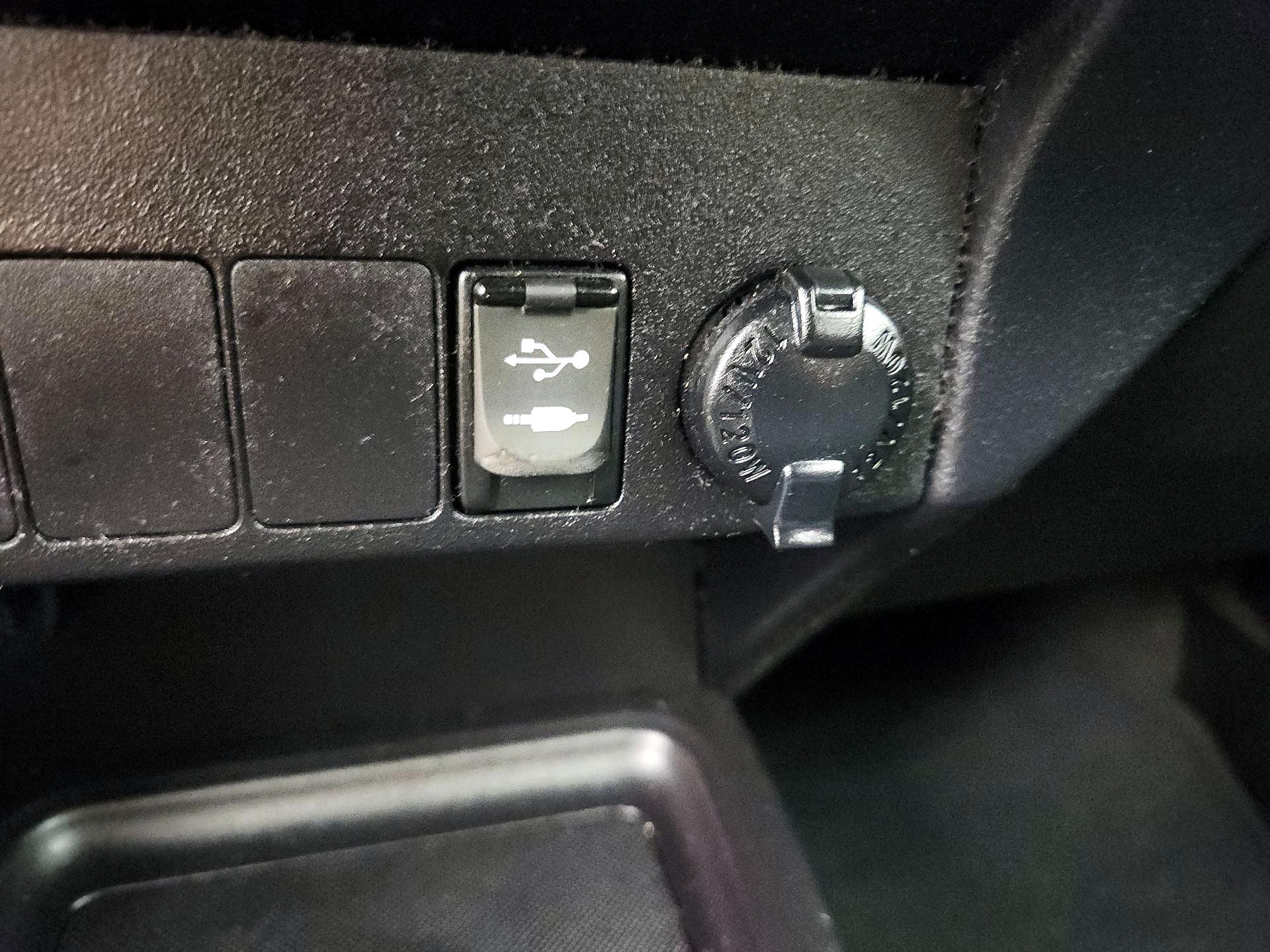 Thumbnail: 2015 Toyota RAV4 - 19