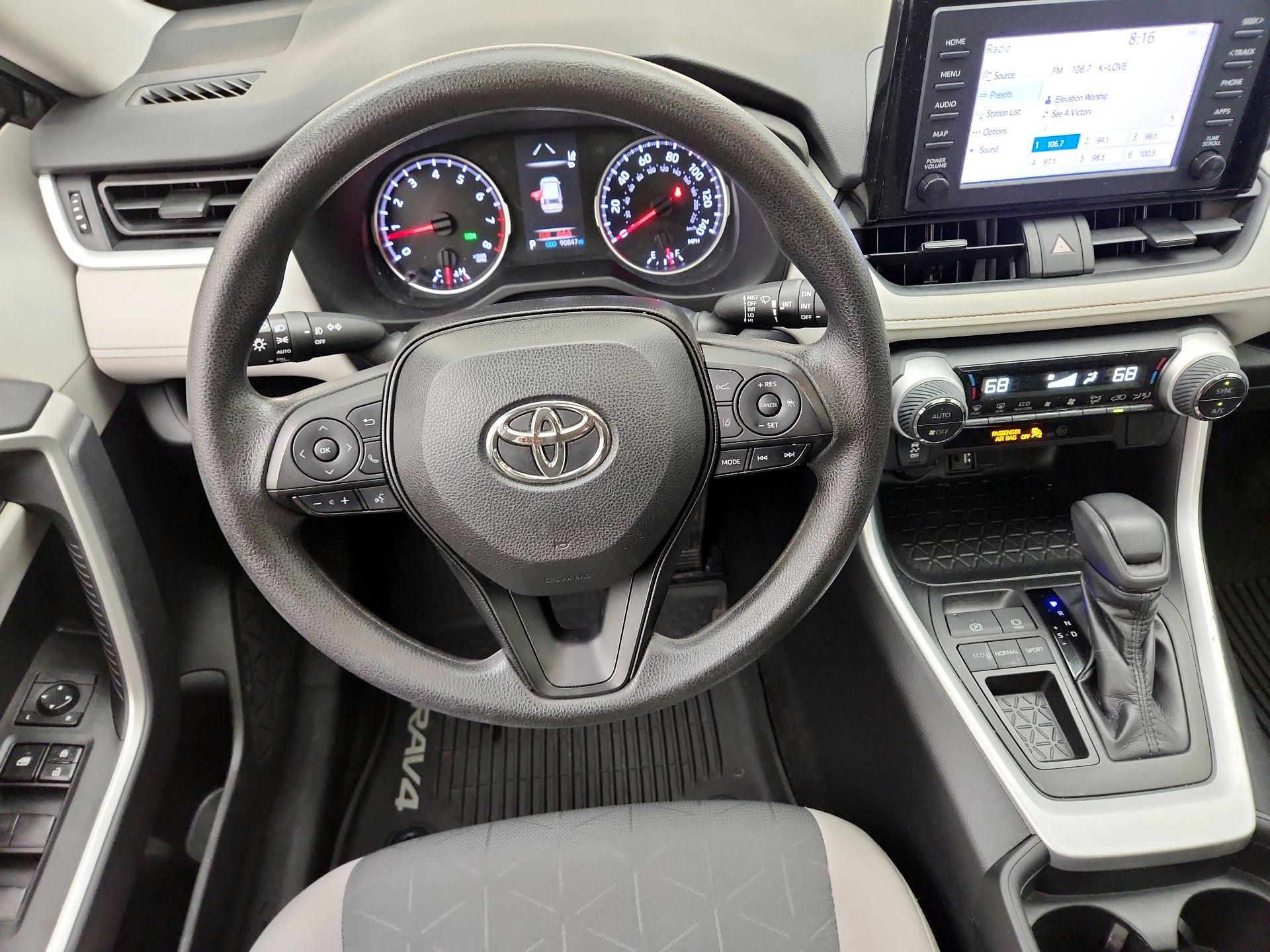Thumbnail: 2019 Toyota RAV4 - 10