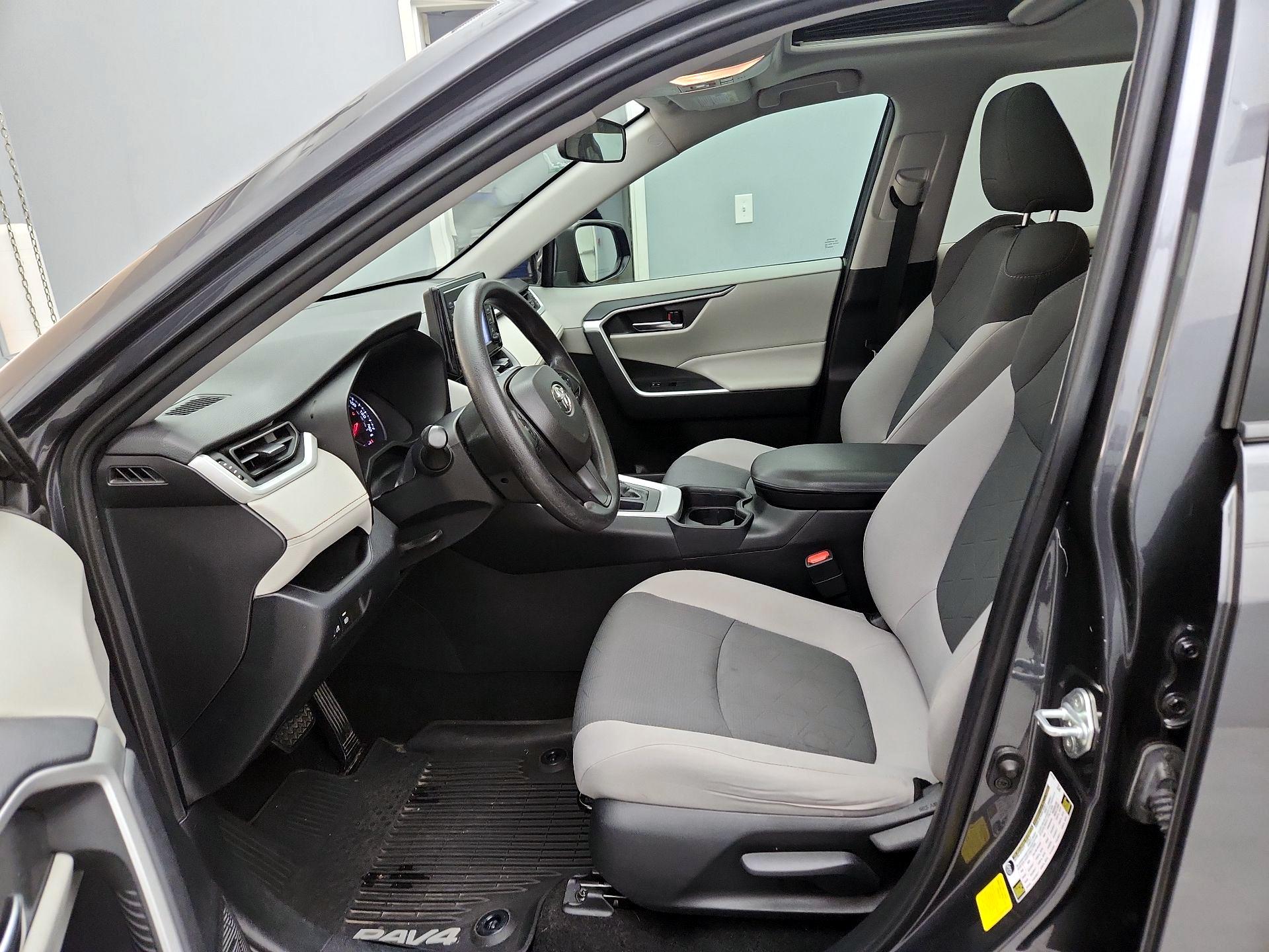 Thumbnail: 2019 Toyota RAV4 - 11