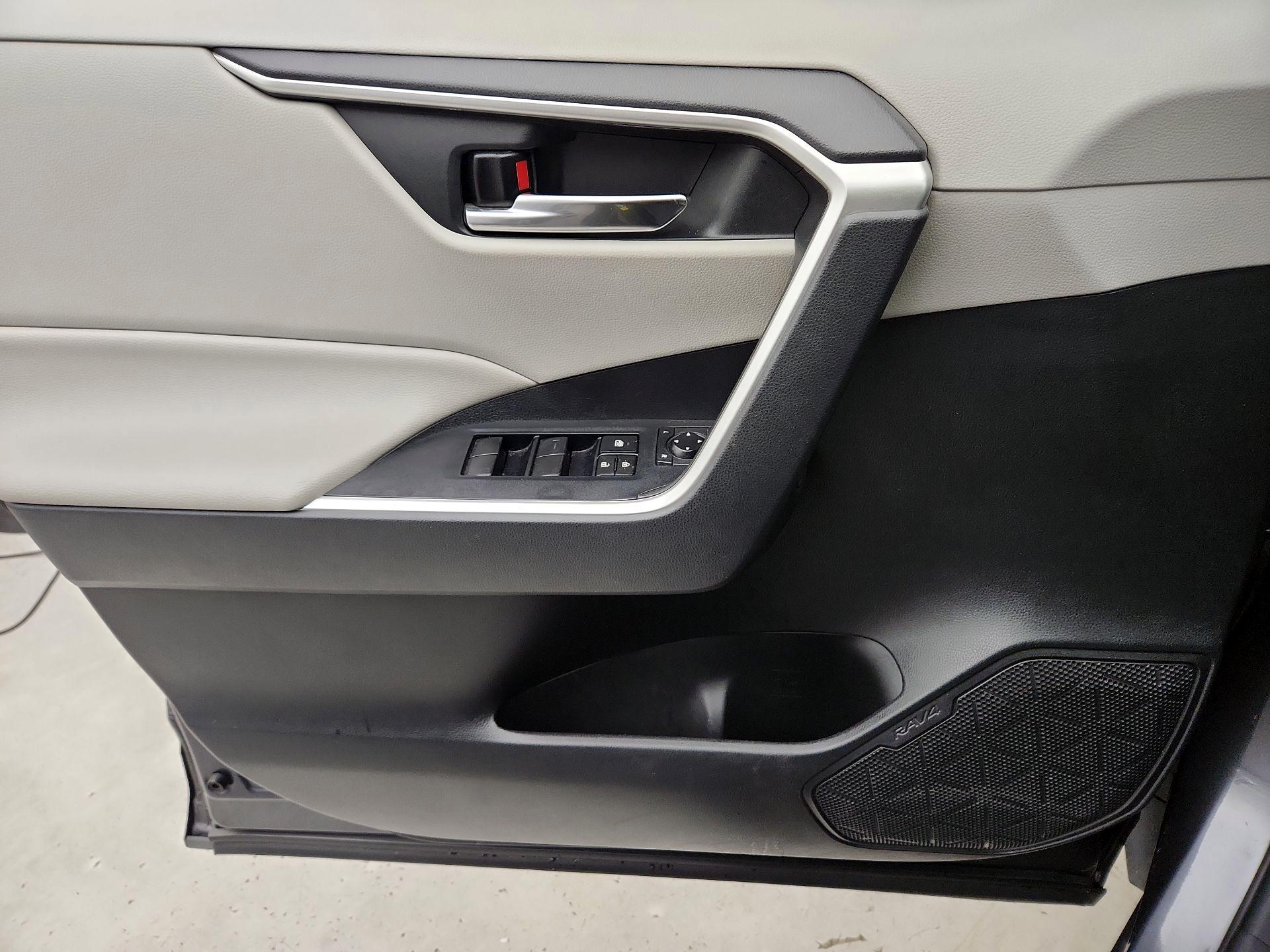 Thumbnail: 2019 Toyota RAV4 - 12