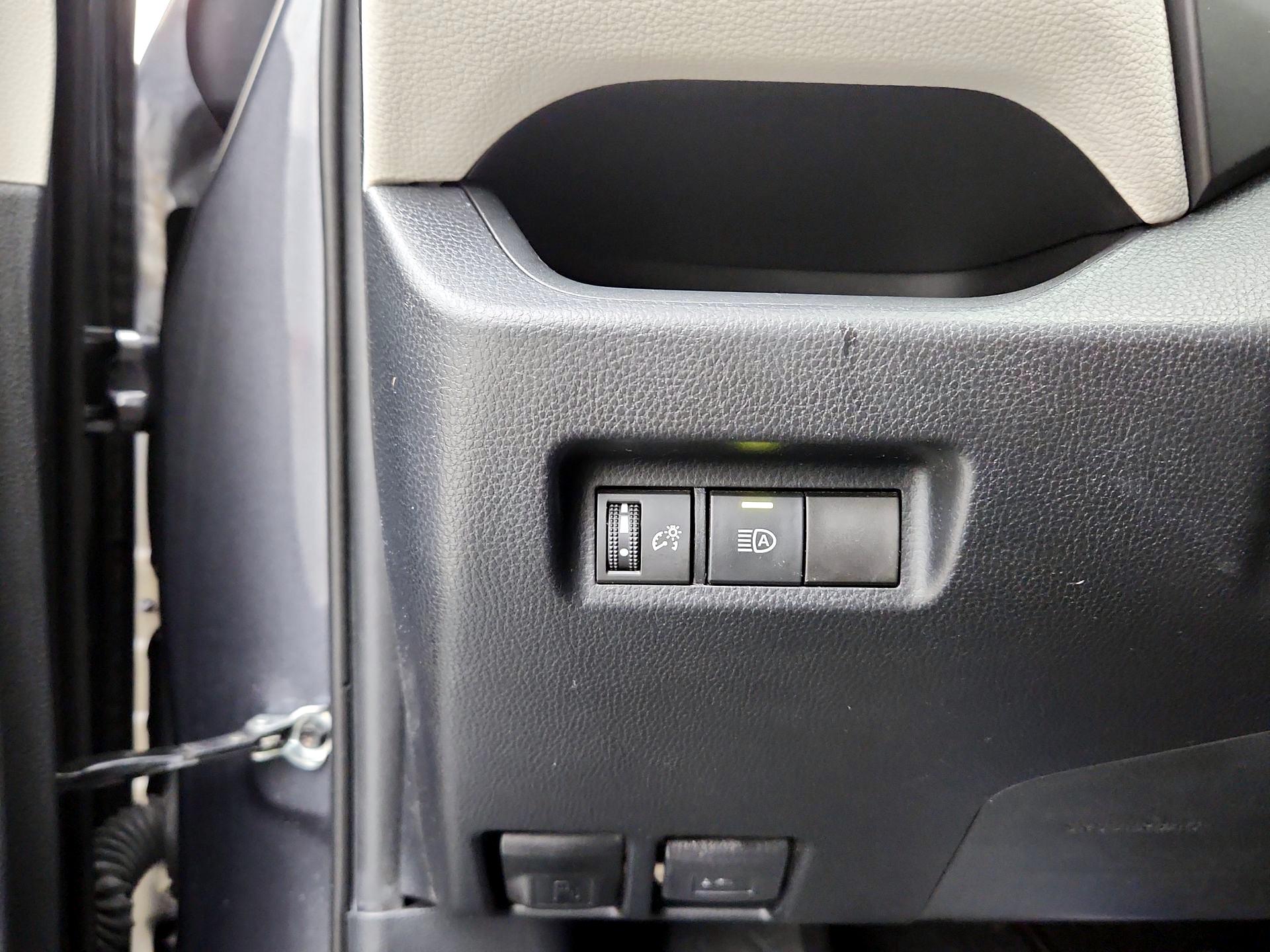 Thumbnail: 2019 Toyota RAV4 - 13