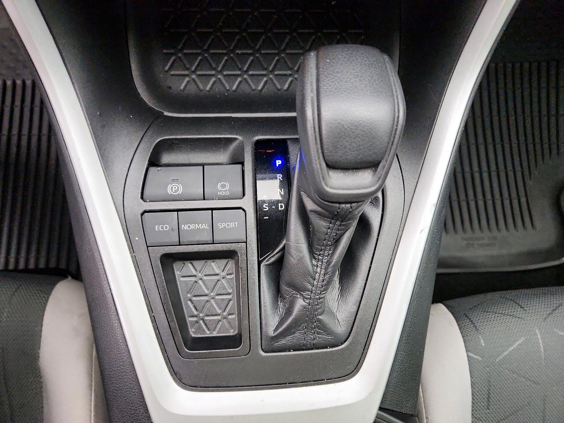 Thumbnail: 2019 Toyota RAV4 - 17