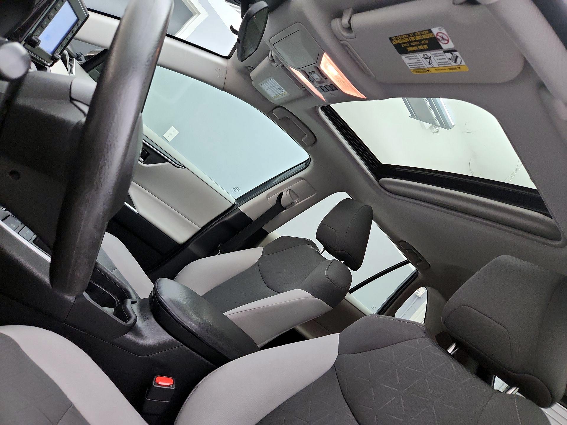 Thumbnail: 2019 Toyota RAV4 - 19