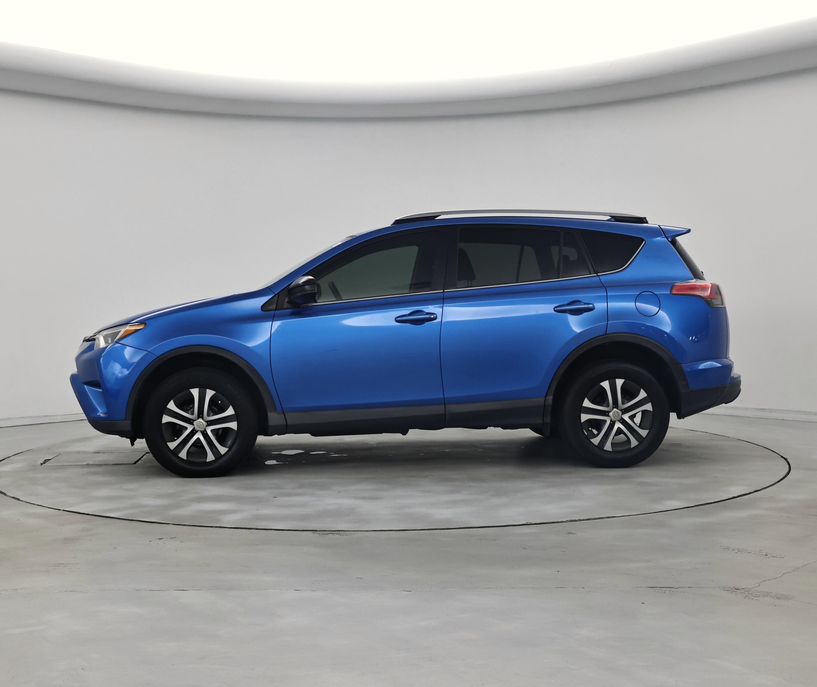 Thumbnail: 2018 Toyota RAV4 - 3