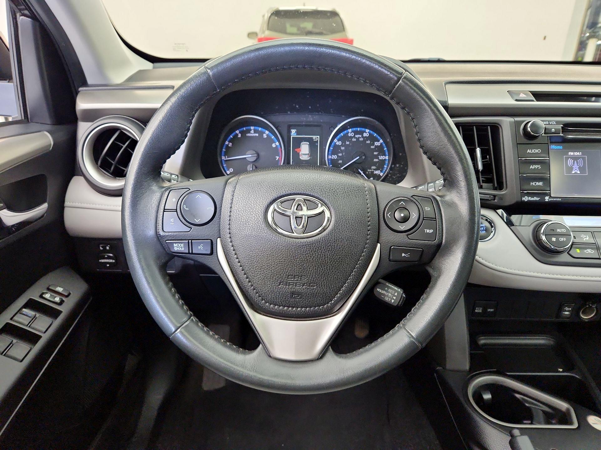 Thumbnail: 2018 Toyota RAV4 - 10