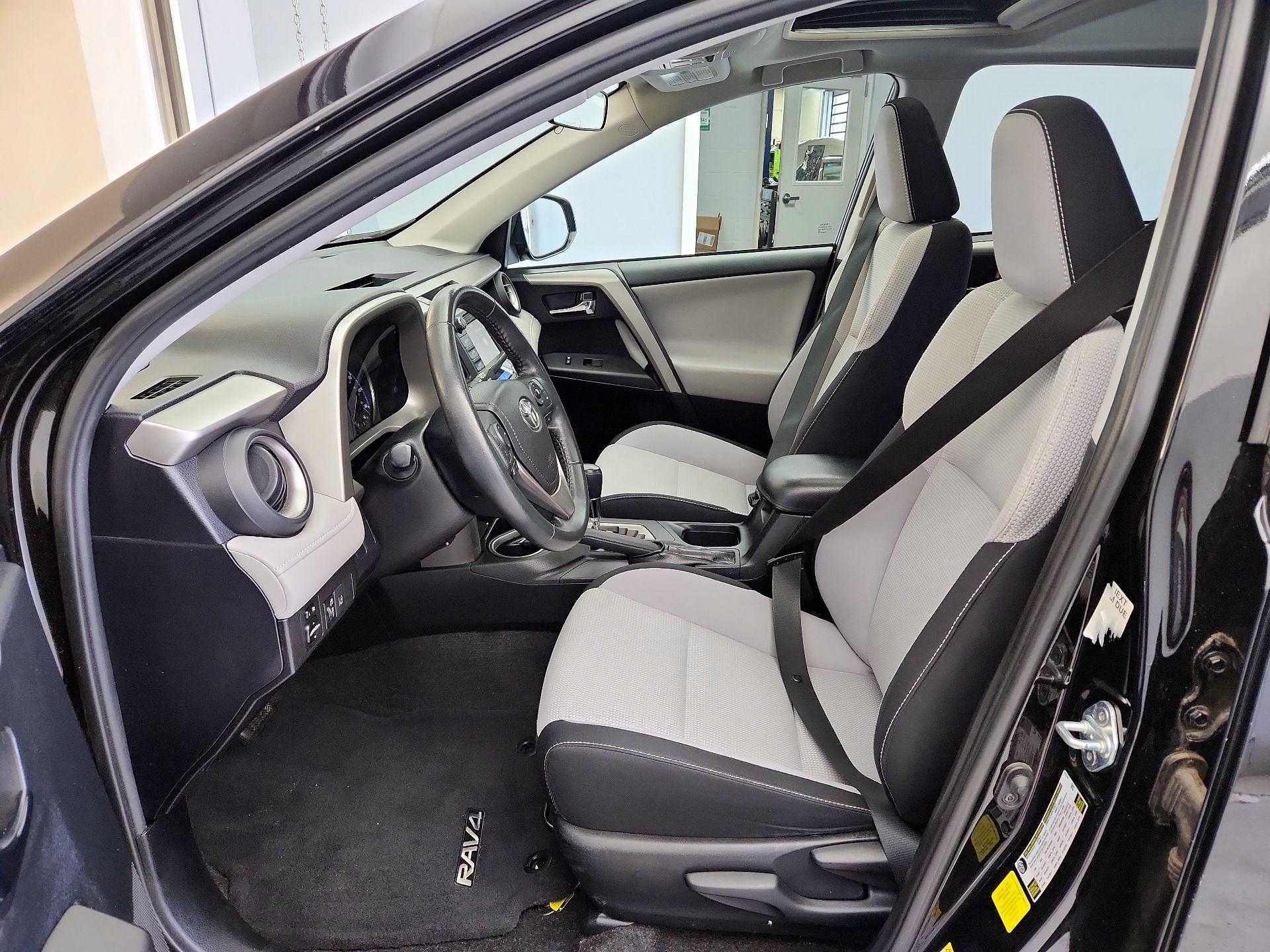 Thumbnail: 2018 Toyota RAV4 - 11