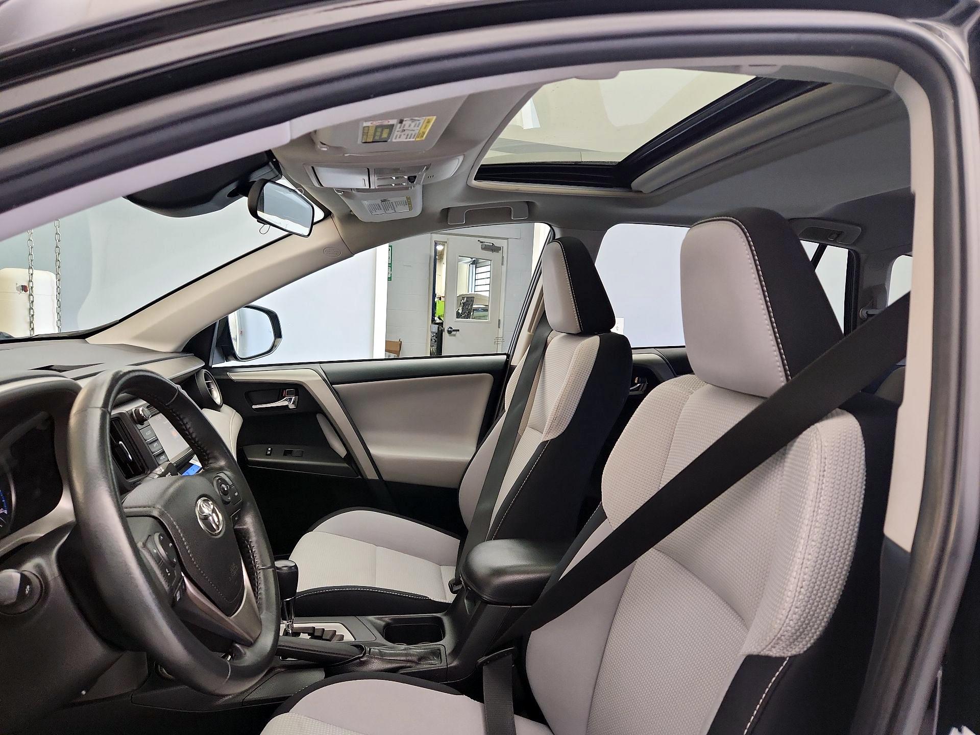 Thumbnail: 2018 Toyota RAV4 - 19