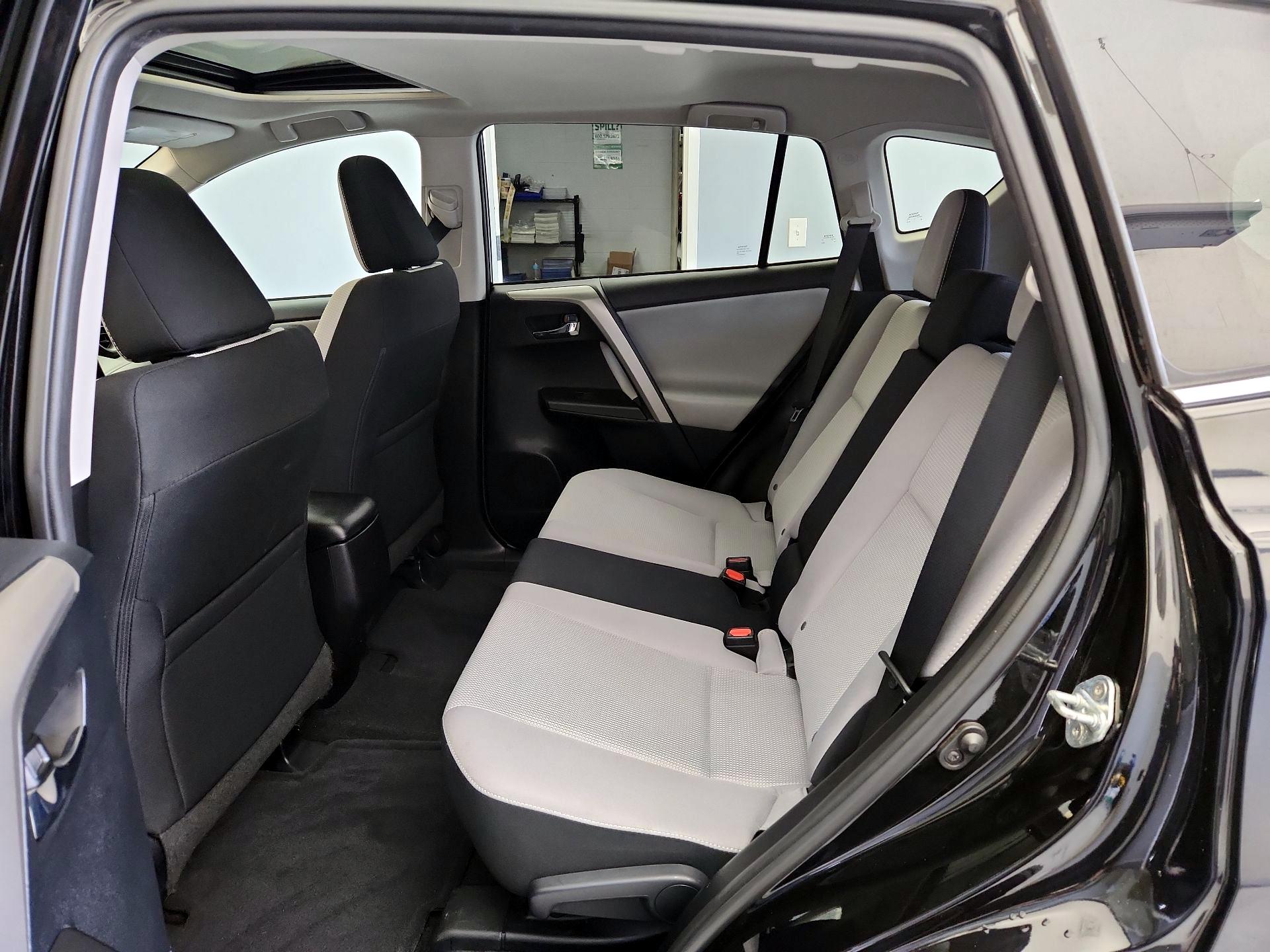 Thumbnail: 2018 Toyota RAV4 - 20