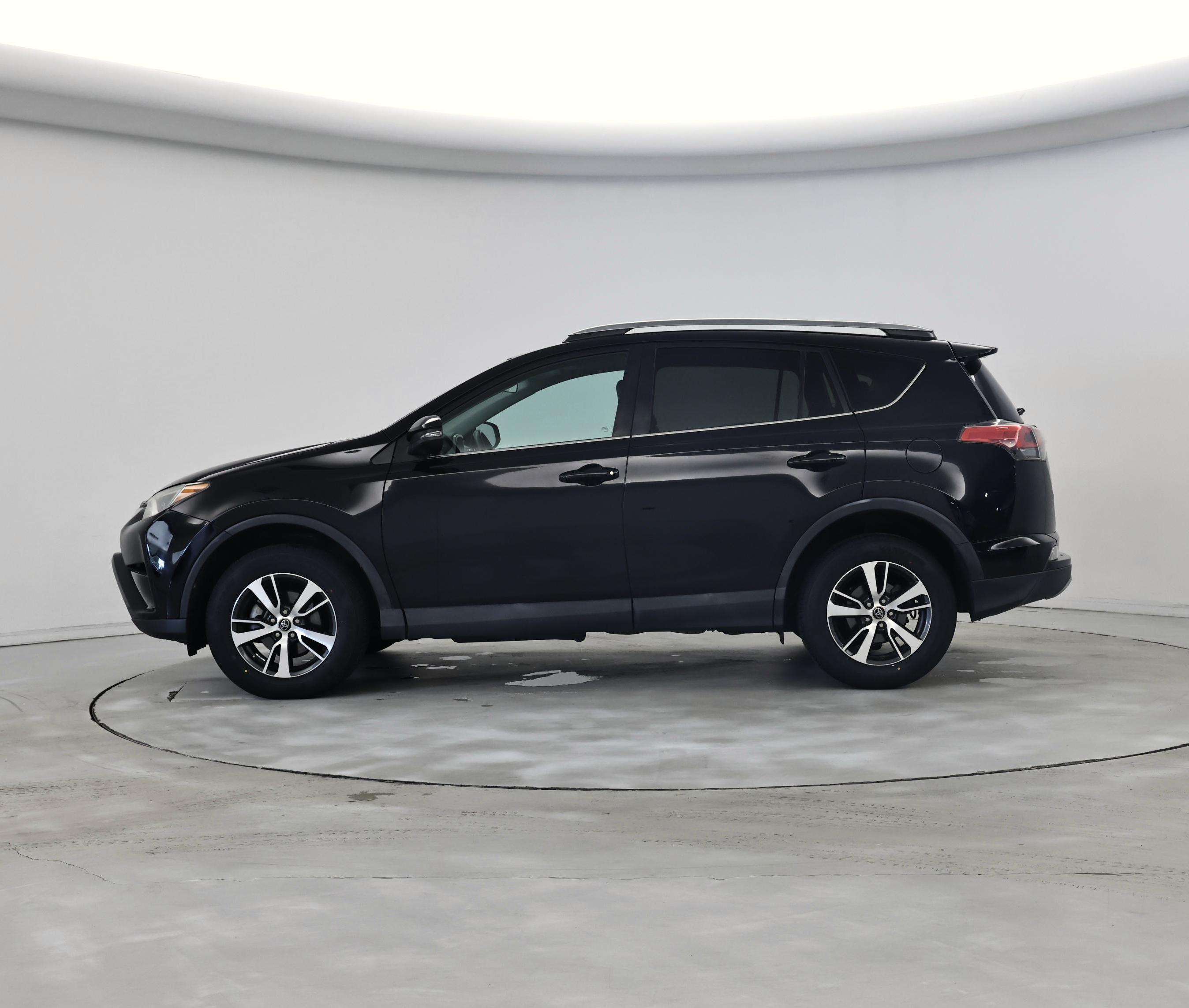 Thumbnail: 2018 Toyota RAV4 - 3