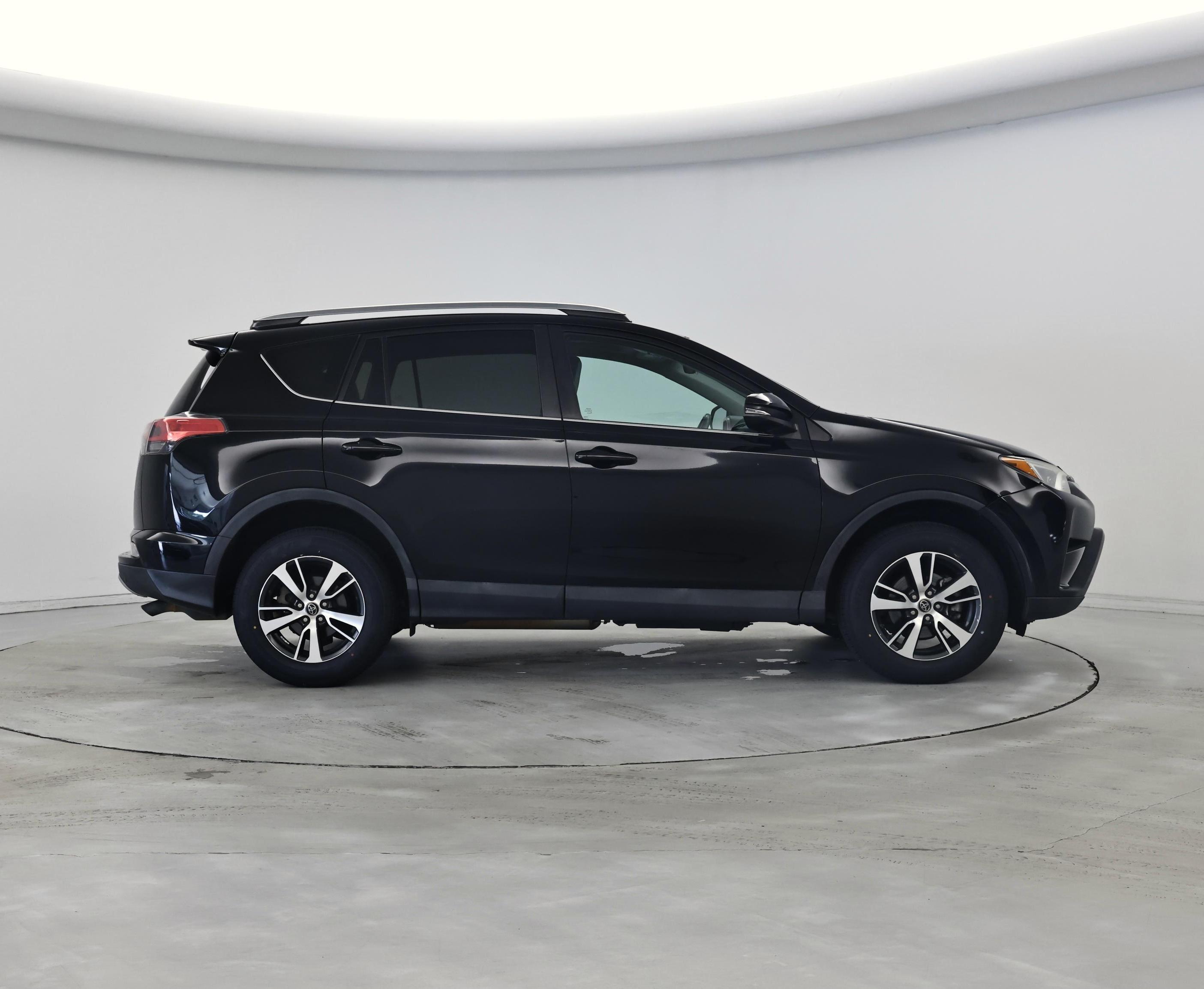 Thumbnail: 2018 Toyota RAV4 - 7
