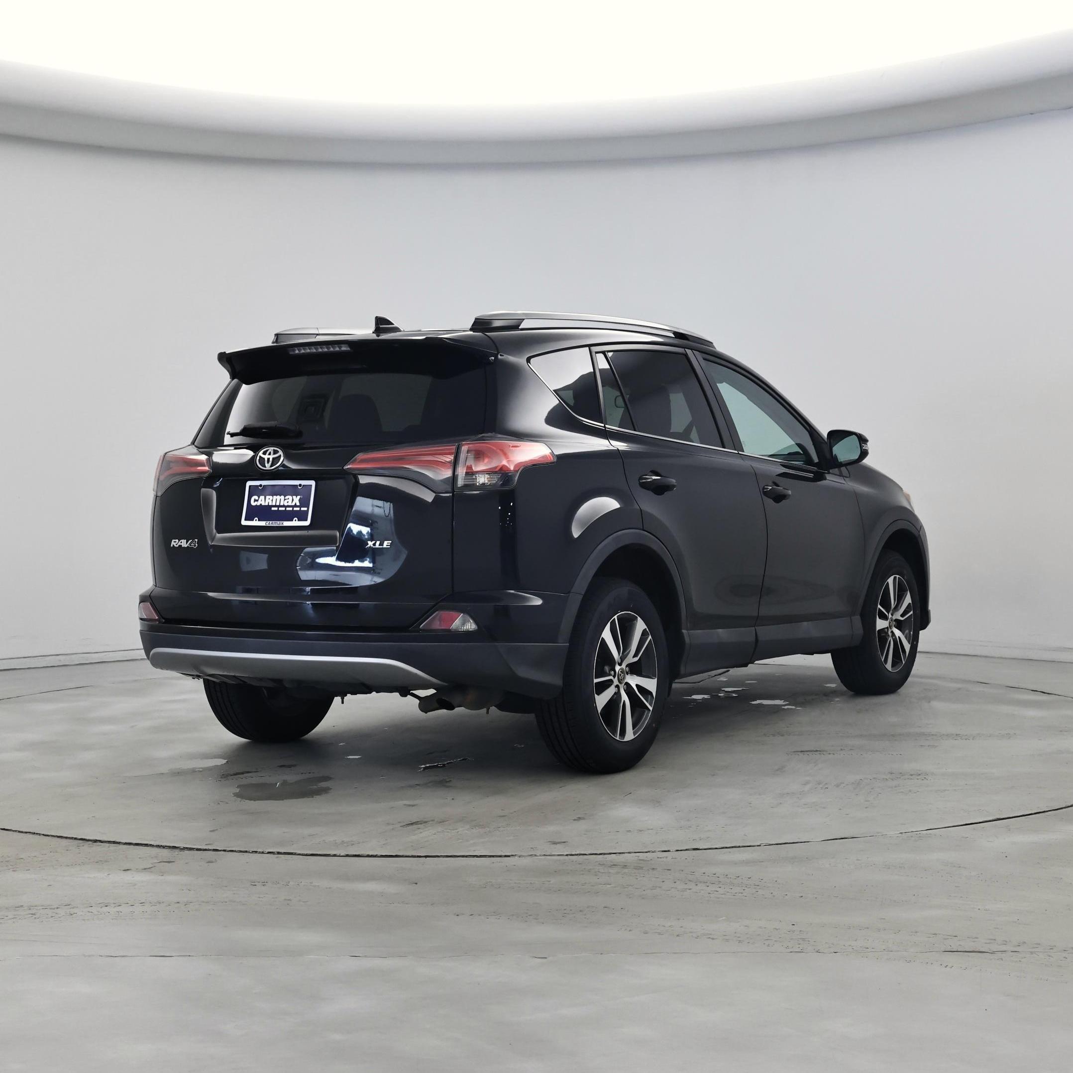 Thumbnail: 2018 Toyota RAV4 - 8