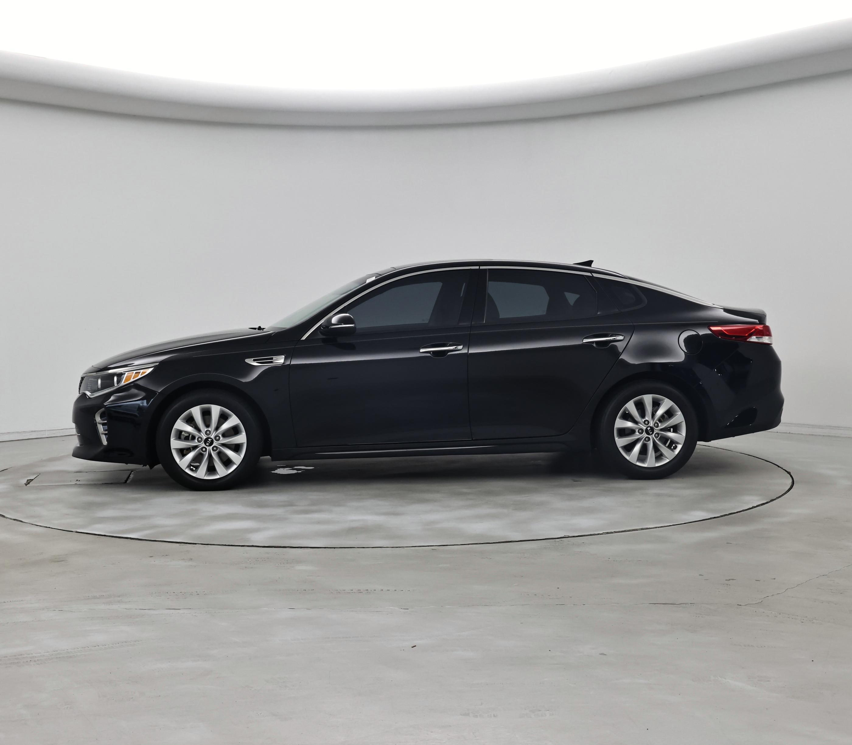 Thumbnail: 2017 Kia Optima - 3