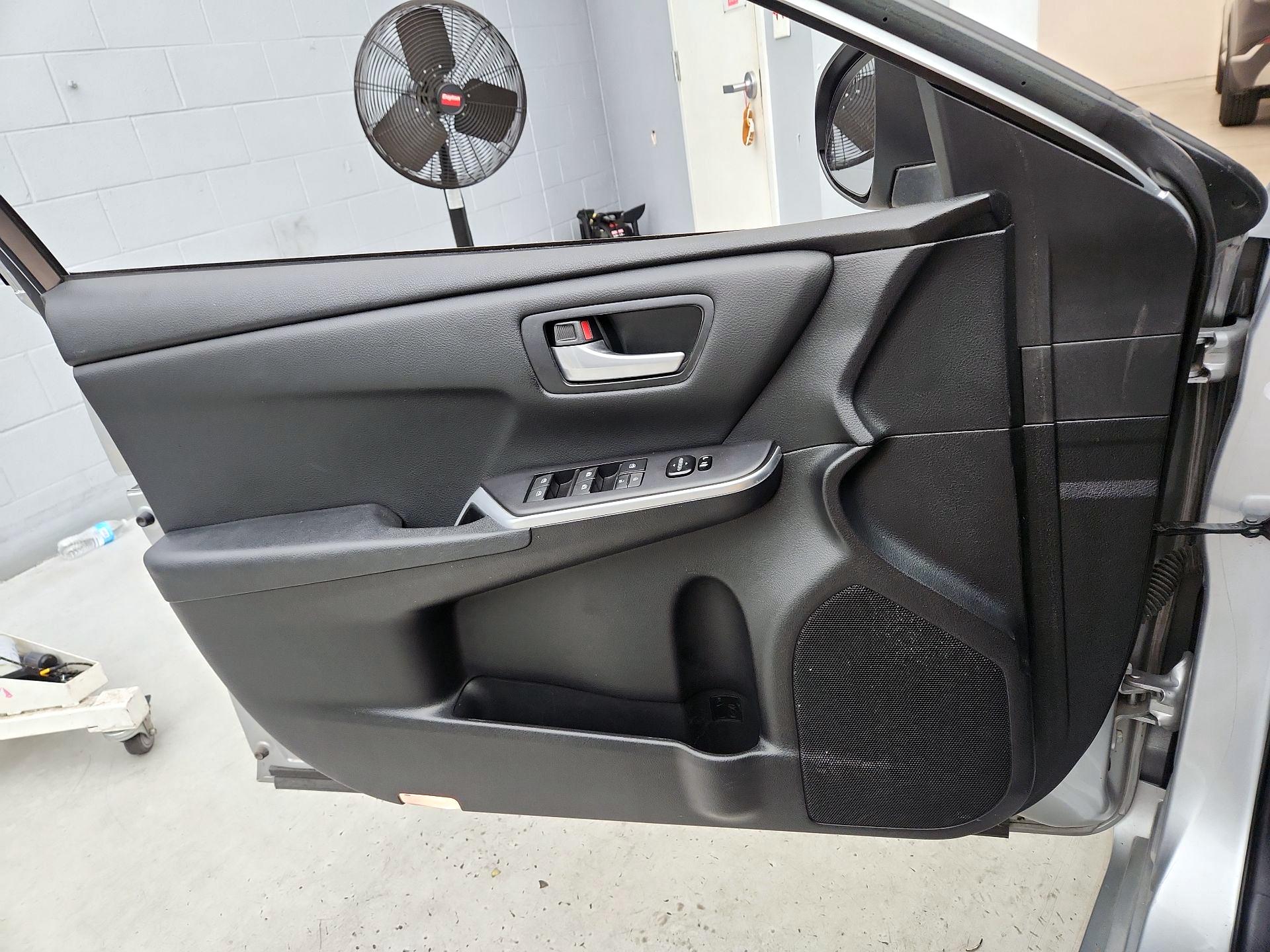 Thumbnail: 2015 Toyota Camry - 12