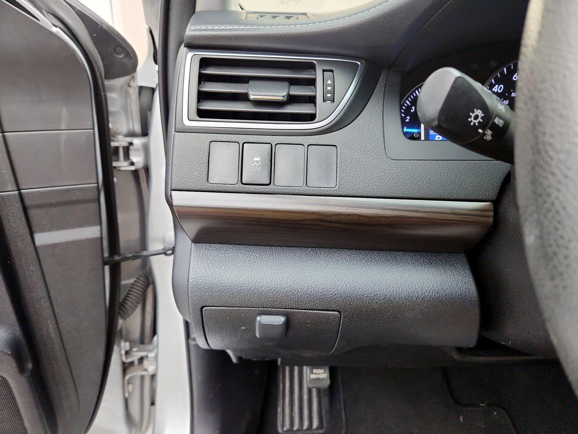 Thumbnail: 2015 Toyota Camry - 13