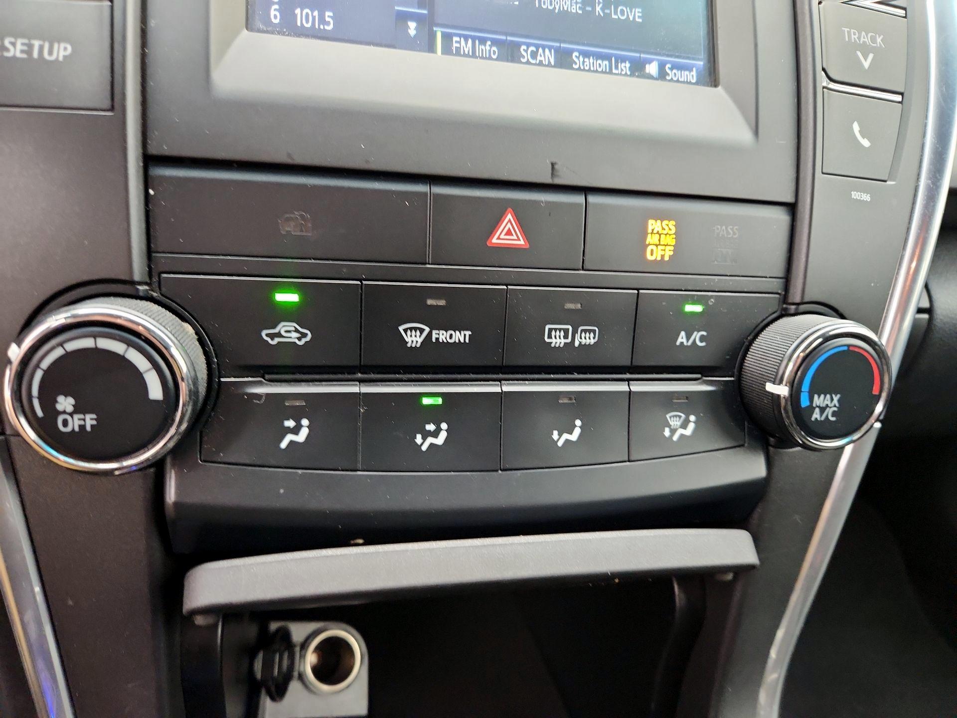 Thumbnail: 2015 Toyota Camry - 16